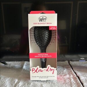 Wet Brush Easy Blowout Brush nib